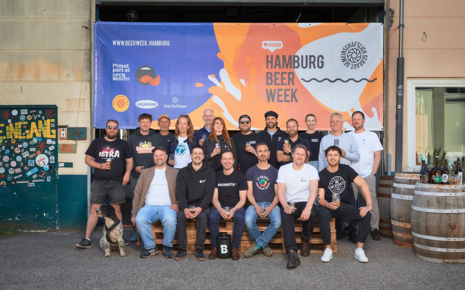 Auch 2025 haben sich Hamburgs Brauereien zusammengetan, um ein gemeinsames Bier zu brauen / ©Simon Puschmann