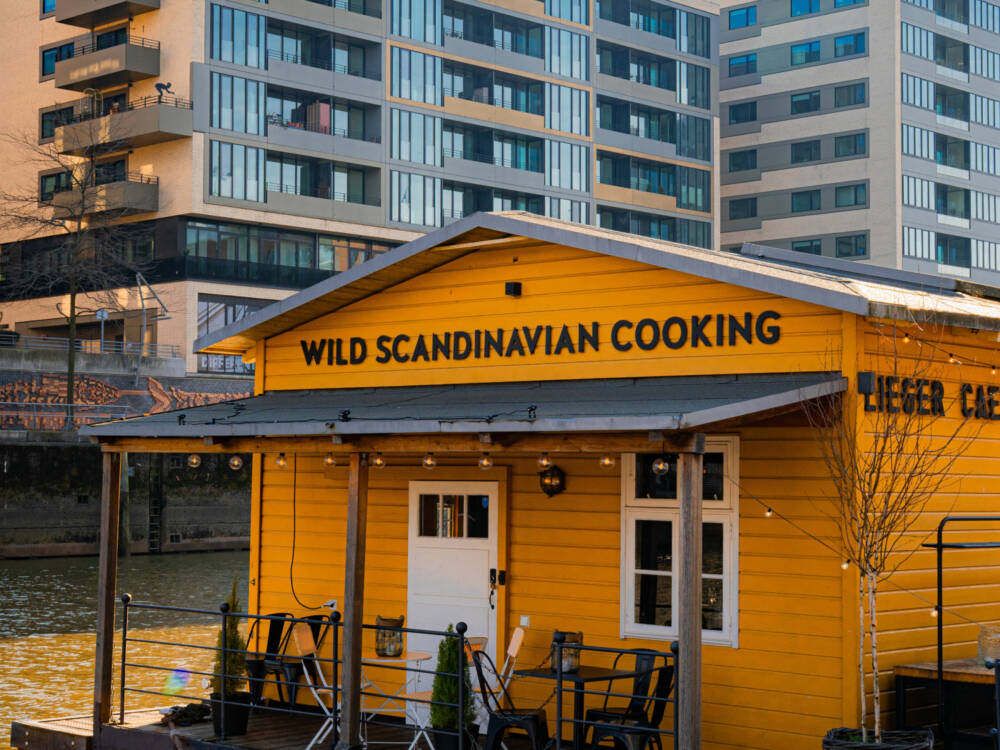 Auf der Elbe gut essen ist in der Hafenstadt eine Seltenheit. Bei Askå – Wild Scandinavian Cooking aber geht das sehr gut / ©visions_by_flo