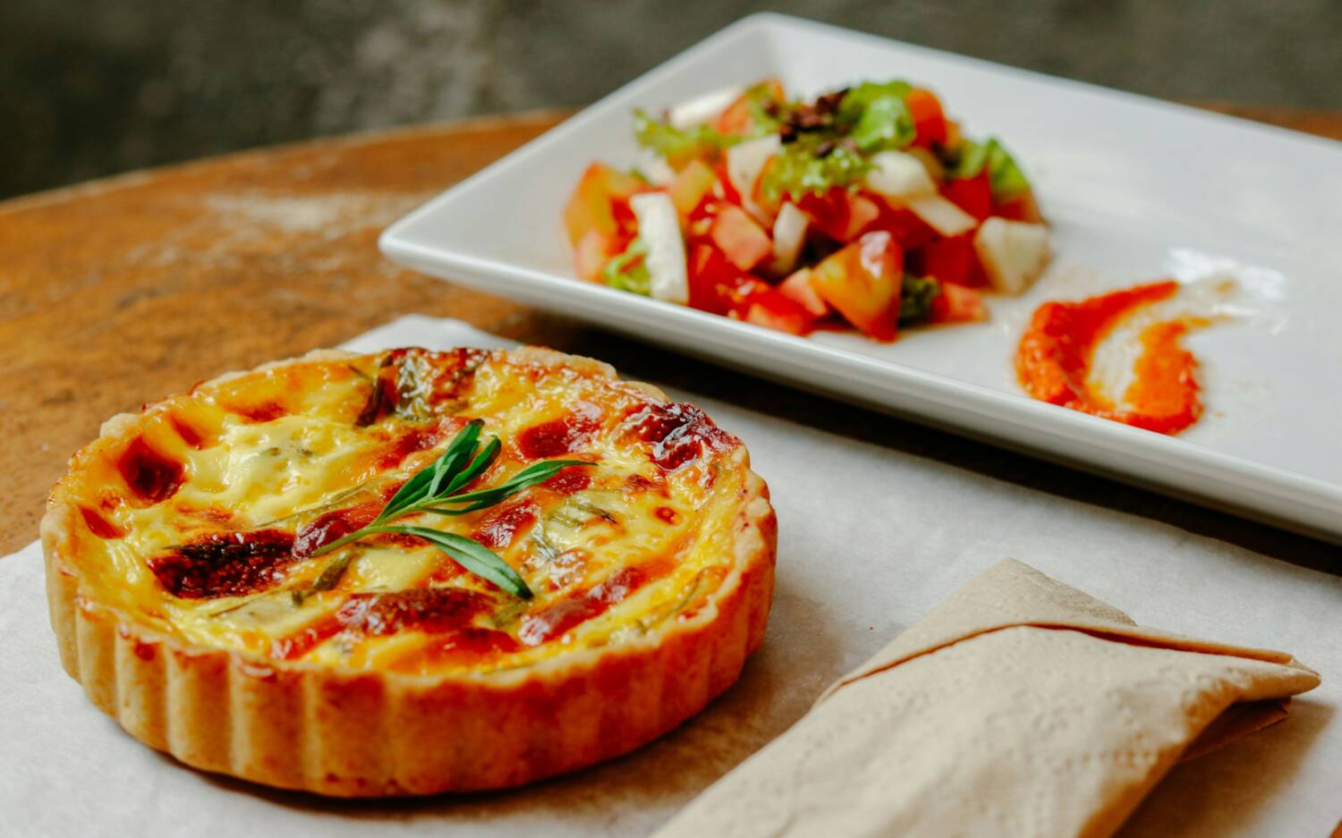 Bistro Kolet: Hier steht vegane, französische Bistroküche auf dem Menü / ©Unsplash/Keriliwi