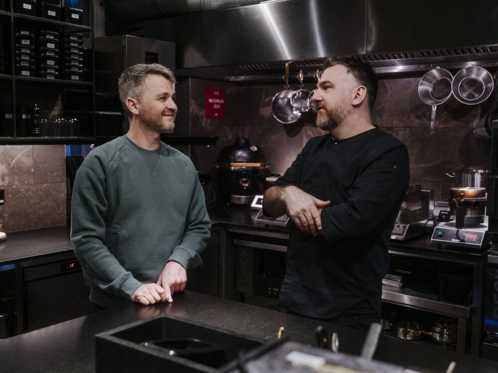 Christoph Heymann (l.), Produzent heyfilm, und René Frank, Küchenchef und Miteigentümer CODA / ©heyfilm