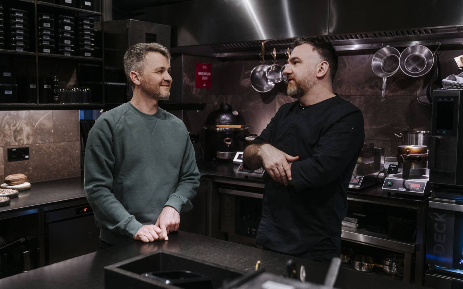 Christoph Heymann (l.), Produzent heyfilm, und René Frank, Küchenchef und Miteigentümer CODA / ©heyfilm