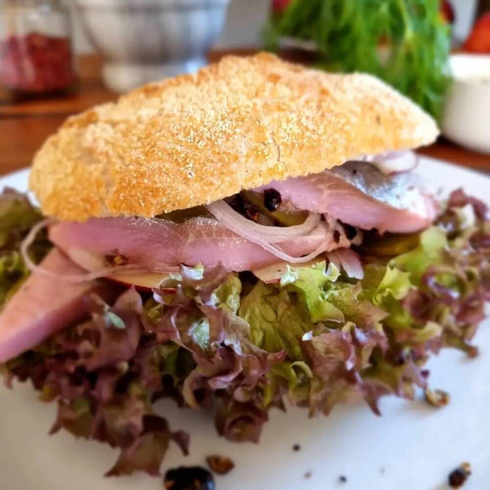 Das Café Schlick belegt Fischbrötchen auf der Elbinsel Kaltehofe / ©Café Schlick