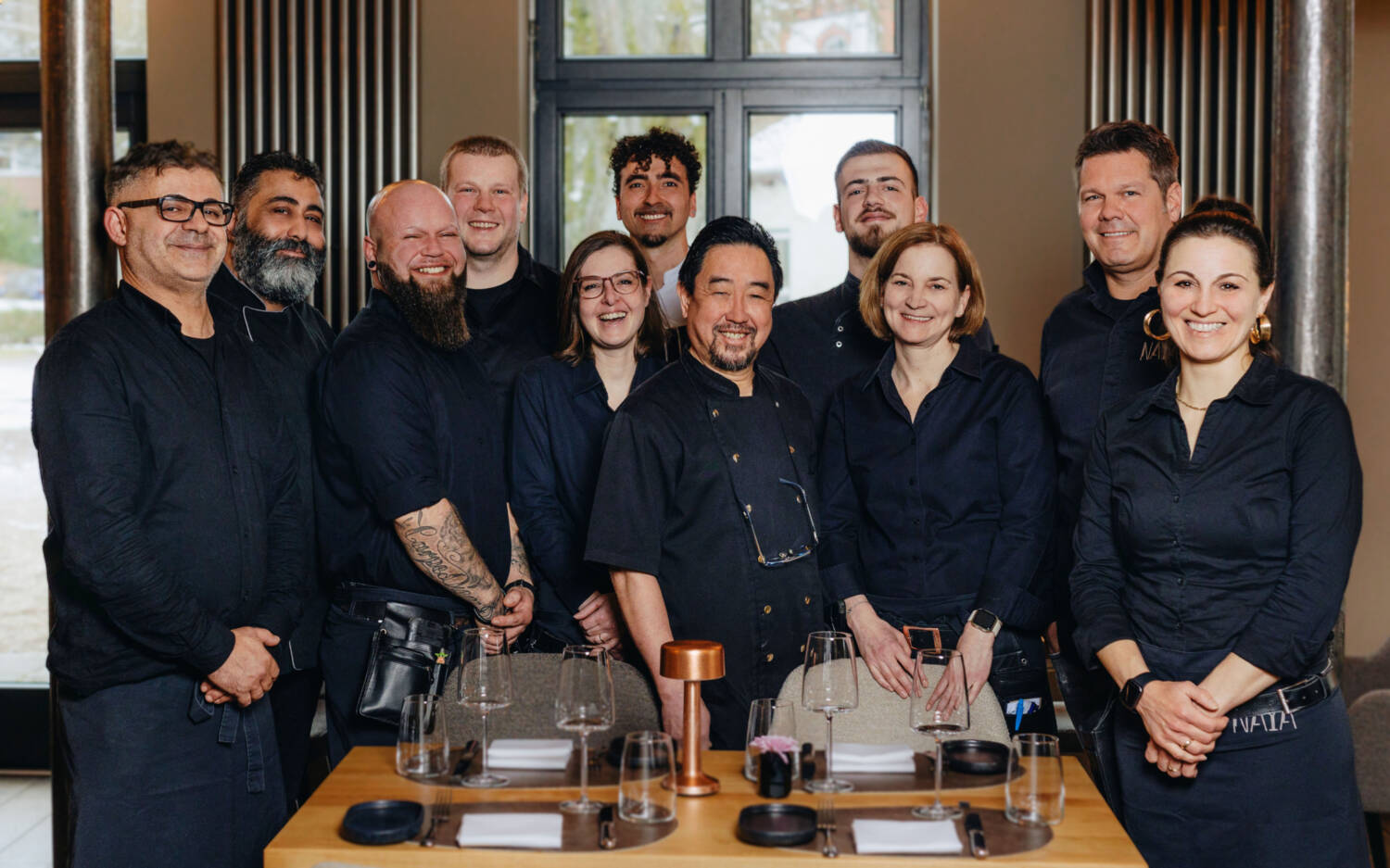 Das Team um Gunnar Falk von Johnn (2. v. r.) glänzt sowohl in der Küche als auch im Service und sorgt so für erstklassige Abende / ©Julia Schumacher