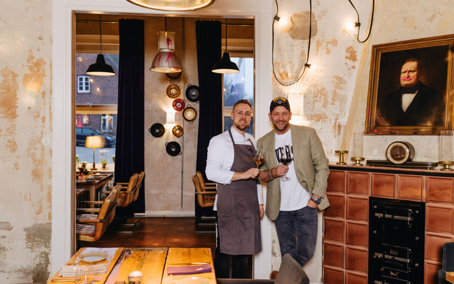 Der kreative Kopf und Küchenchef des Goldschätzchens, Carlos Beckmann (l.) und Inhaber Patrick Diehr (r.) / ©Julia Schumacher