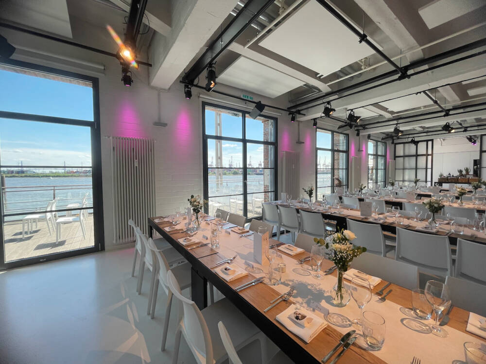 Feiern mit Blick auf die Elbe: Der Kaispeicher B ist eine Eventlocation in Hamburg in Premiumlage / ©Brunckhorst