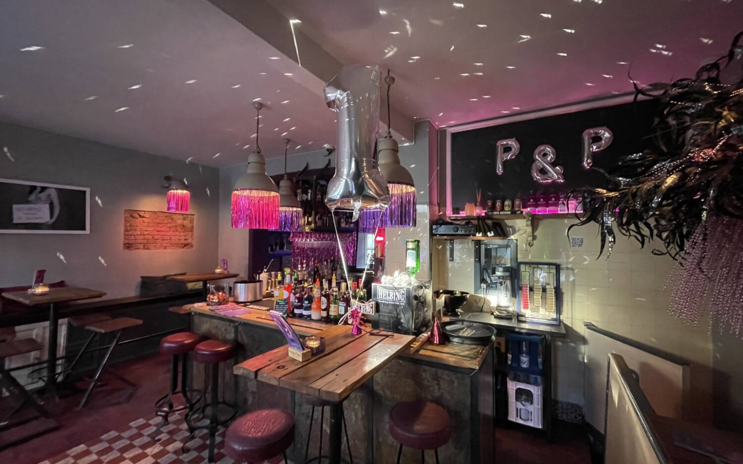 Glitzer, Pizza und gute Drinks: Willkommen im P&P – Drinks und gude Laune auf St. Pauli / ©P&P