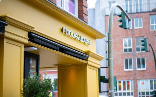Hängt bald nicht mehr an dem Gebäude an der Hoheluftchaussee: Das Logo von Moto59 Foodgarage / ©Moto59 Foodgarage