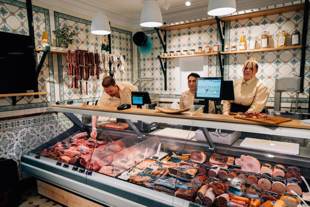 Im Lehmweg hat die zweite Manufaktur und Fleischerei der Krautsand Farm eröffnet / ©Malvin Keppler