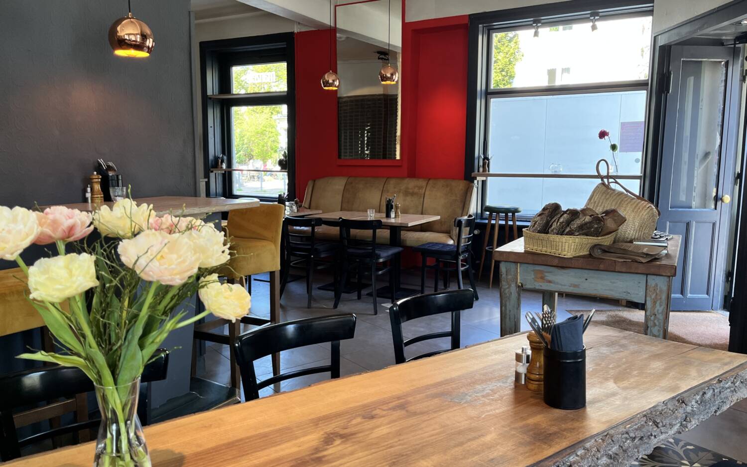 Im Manzels bekommen Gäste regionale Bistro-Küche und feine Weine bei gemütlicher Landhaus-Atmosphäre / ©Manzels