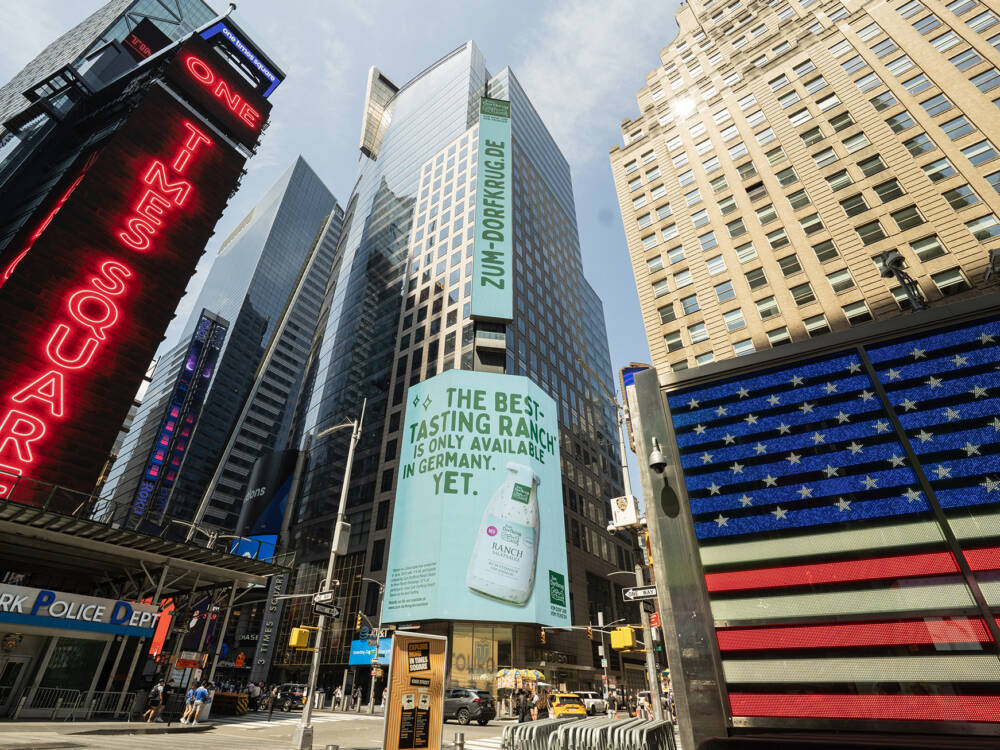 Imposant: Am Time Square macht das Unternehmen aus Neu Wulmstorf großflächig Werbung / ©Zum Dorfkrug