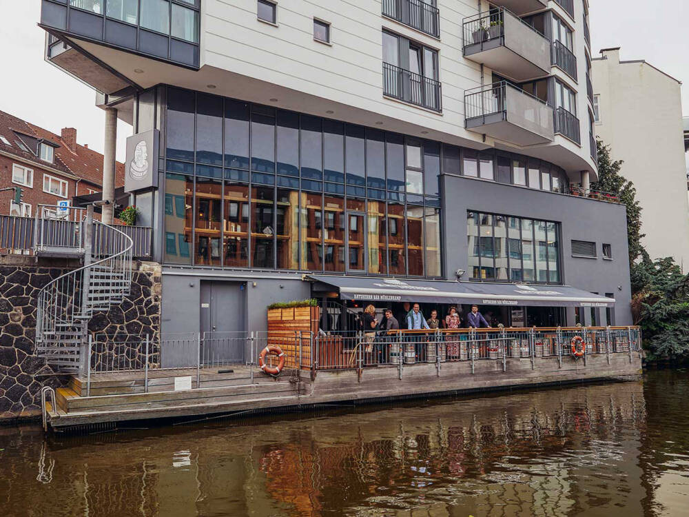 Mit Blick auf den Osterbekkanal: Die Ratsherrn Bar Mühlenkamp/ ©Seren Dal