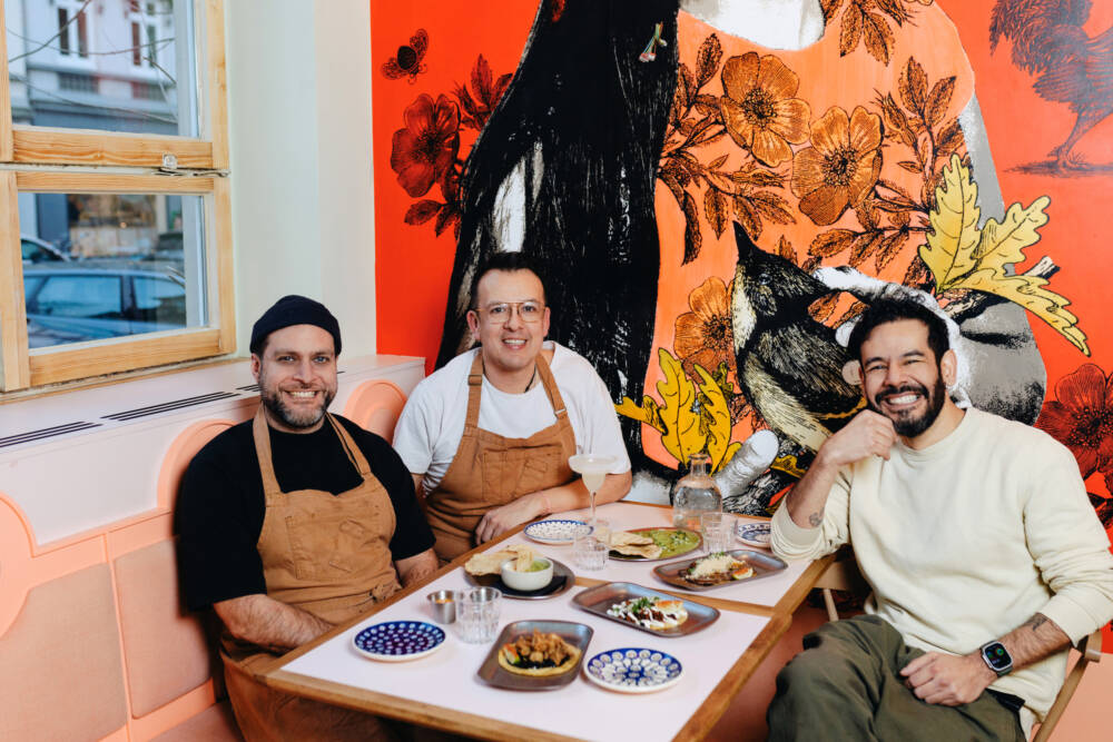 Xavi, Miguel und Aurelio teilen die Leidenschaft der mexikanischen Taqueria und sind jeden Tag mit Leidenschaft und Herz dabei / ©Julia Schumacher 