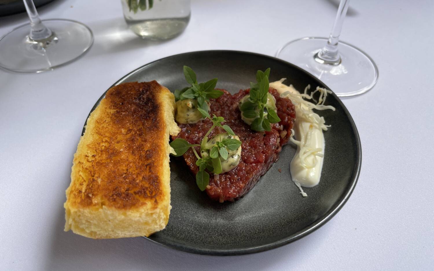 Zur Feier der Neueröffnung servierten Gastro-Größen Cornelia Poletto, Johann Lafer und Richard Rauch ein Drei-Gänge-Menü /©Alina Fedorova