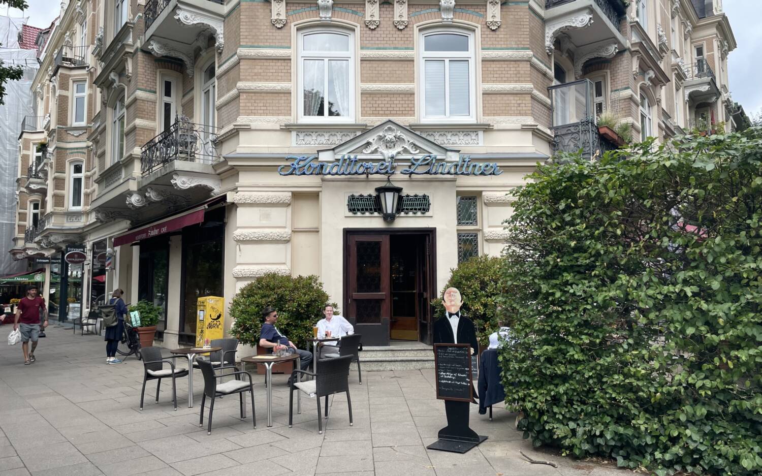 Auf Genuss-Tour durch Eppendorf: Vorbei an Altbaufassaden und idyllischen Parks gibt es jede Menge Insiderwissen und Kulinarik / ©Alina Fedorova