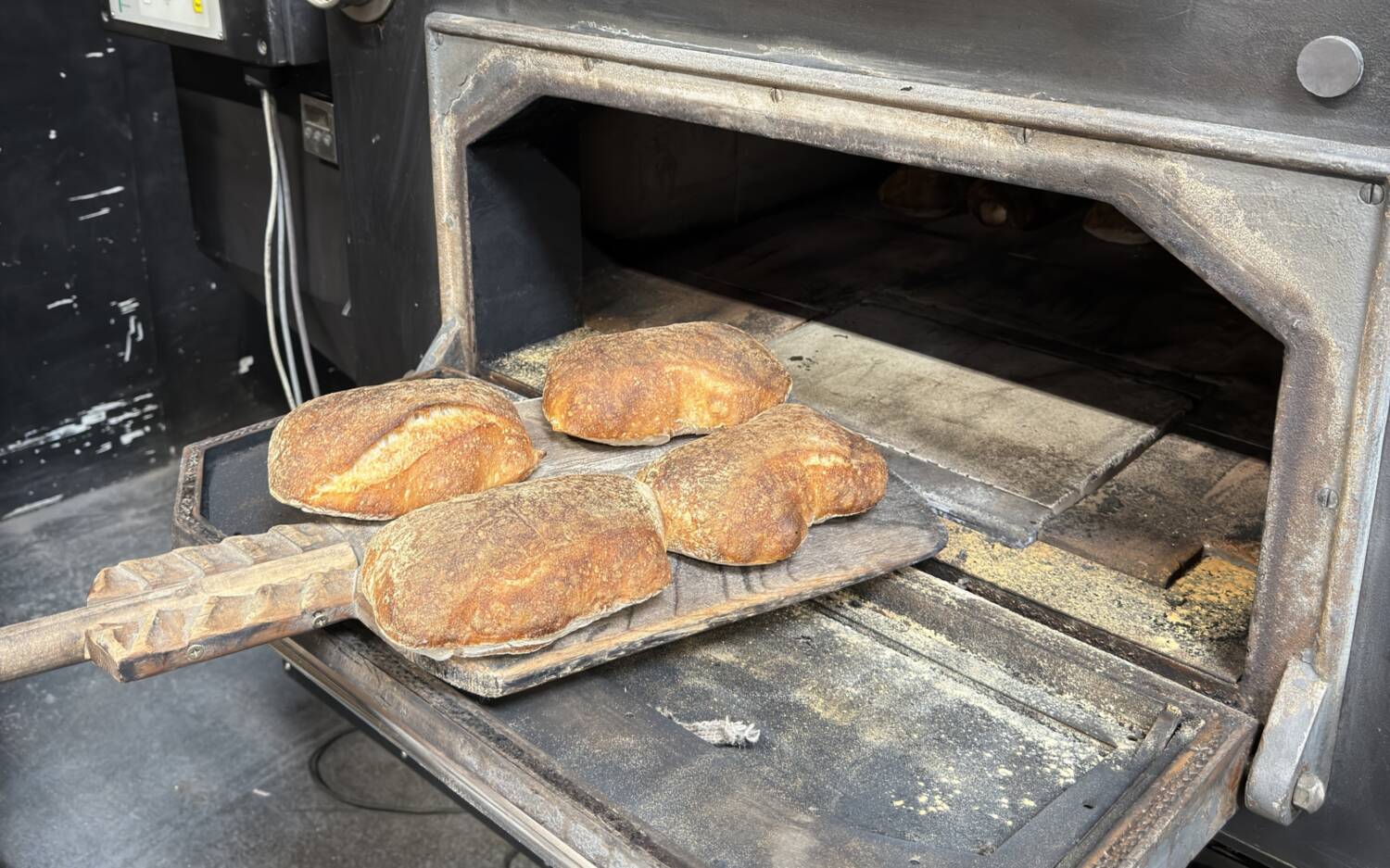 Außen knnusprig, innen saftig: Das Sauerteigbaquette bei Wohlers heißt „Feufou | Pain côte d’azur“ / ©Wohlers