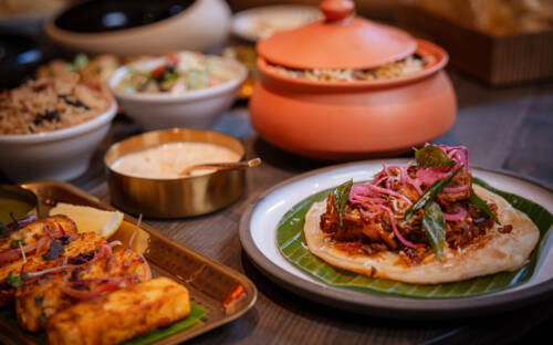 Authentische Aromen Indiens im Tapas-Style: Der neue Svaadish-Standort in der Innenstadt setzt auf ein Sharing-Konzept / ©SVAAdish