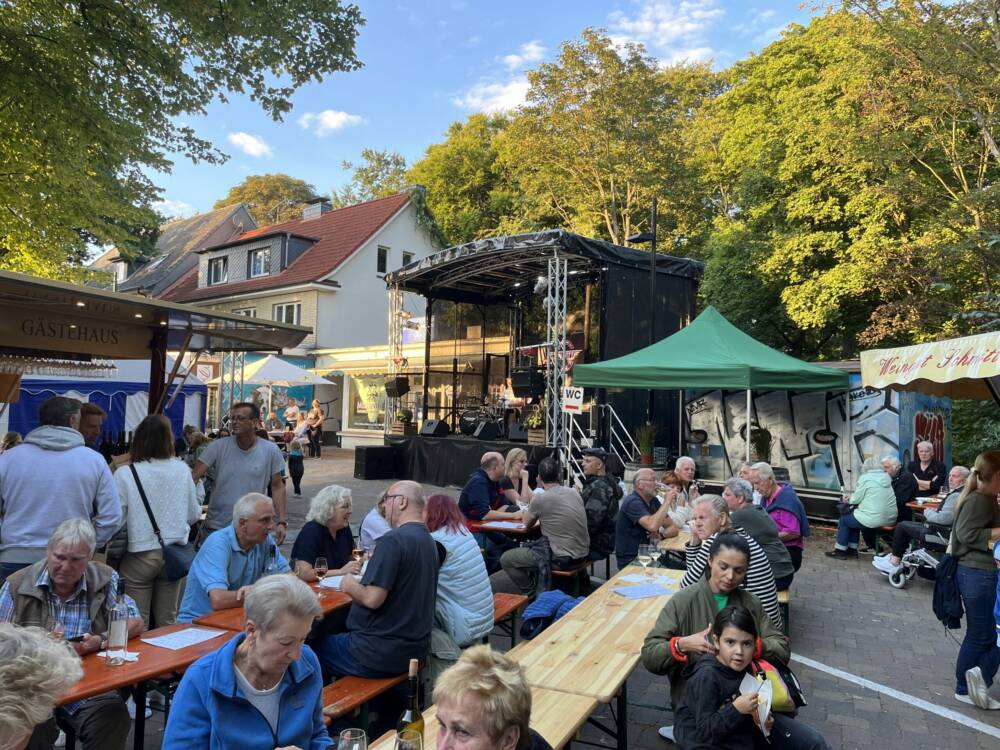 Ein kleiner Bach trennt den Schmuggelstieg in Hamburg und Schlewig-Holstein / ©Schmuggelstieg & Ochsenzoll