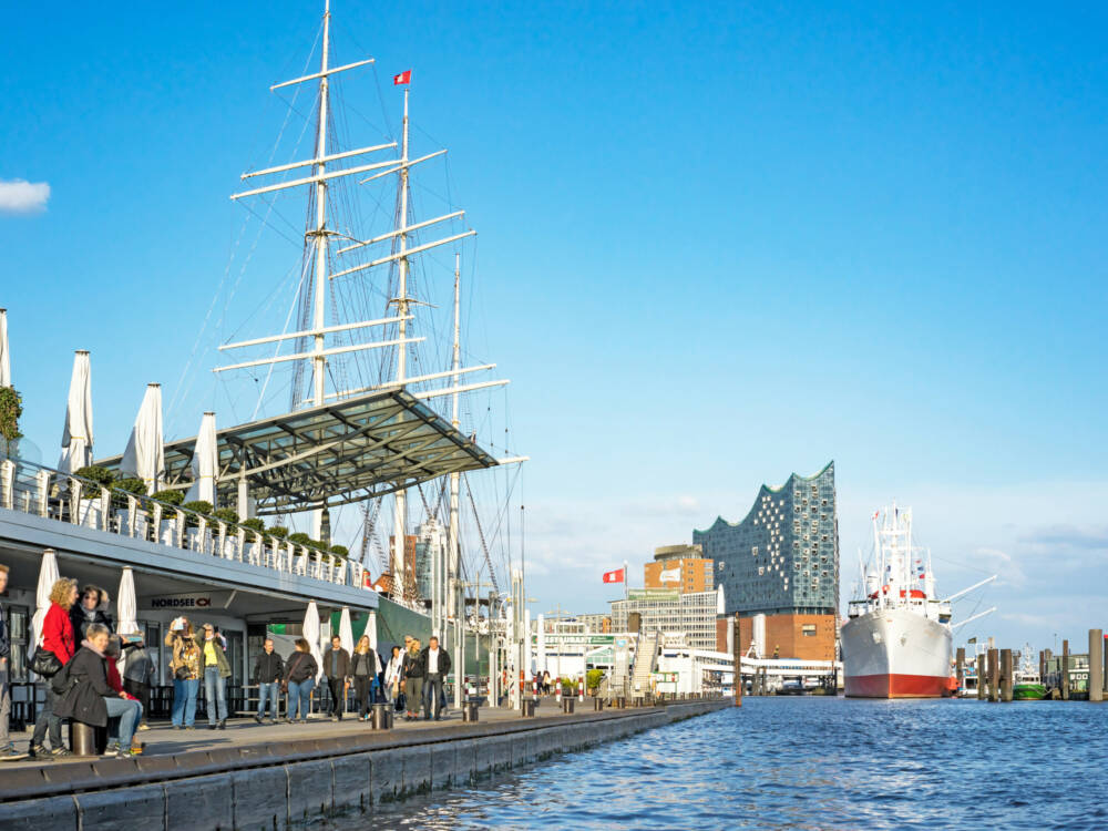Erst ein Besuch an den Landungsbrücken, anschließend gemütlich einkehren: Hier kommen zehn Restaurants rund um die Landungsbrücken / ©Mediaserver Hamburg / ©Andreas Vallbracht
