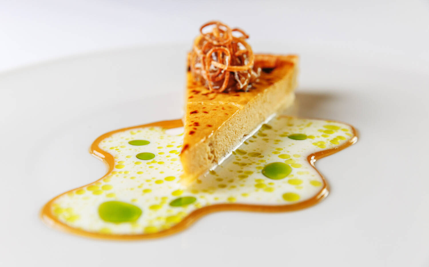 Im Sternerestaurant Petit Armour in Ottensen wird kreative französisch-nordische Küche serviert / ©Marcelo Hernandez
