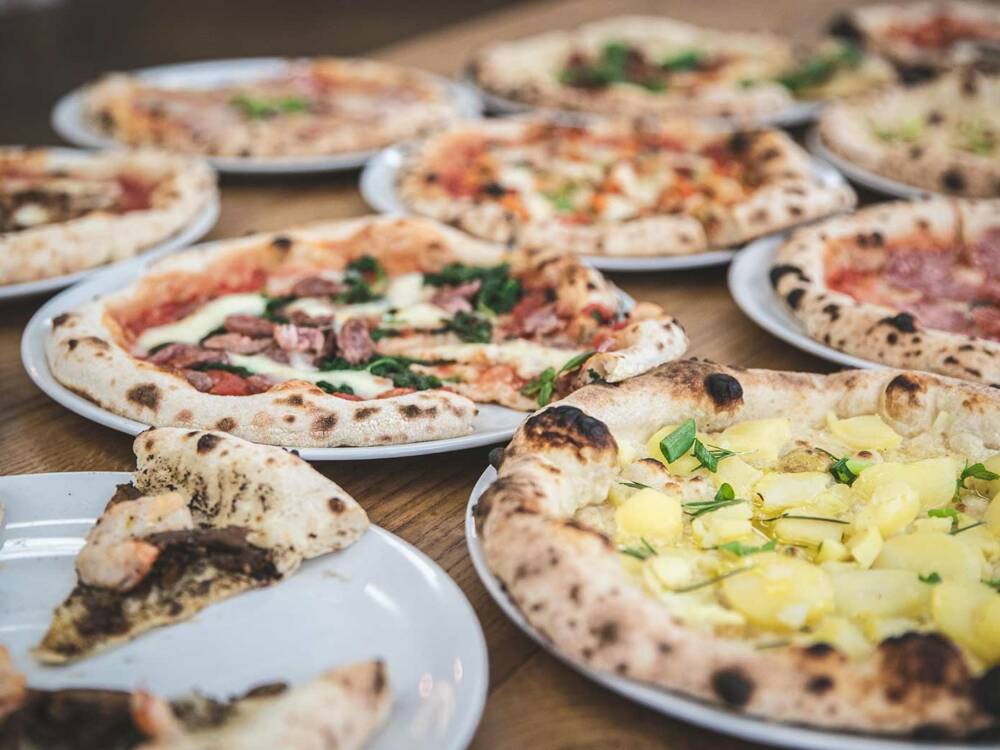 Pizza in unterschiedlichen Variationen / ©Henry Likes Pizza