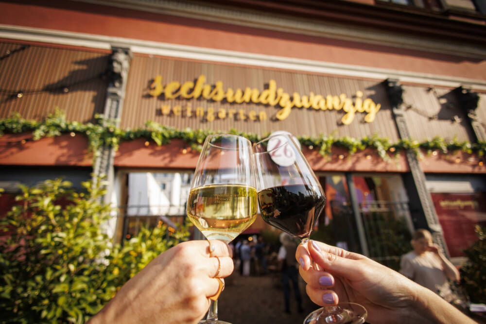 Prickelnd: Ende August kann man im Weingarten sechsundzwanzig an einer Schaumwein-Verkostung teilnehmen / ©Morris Mac Matzen