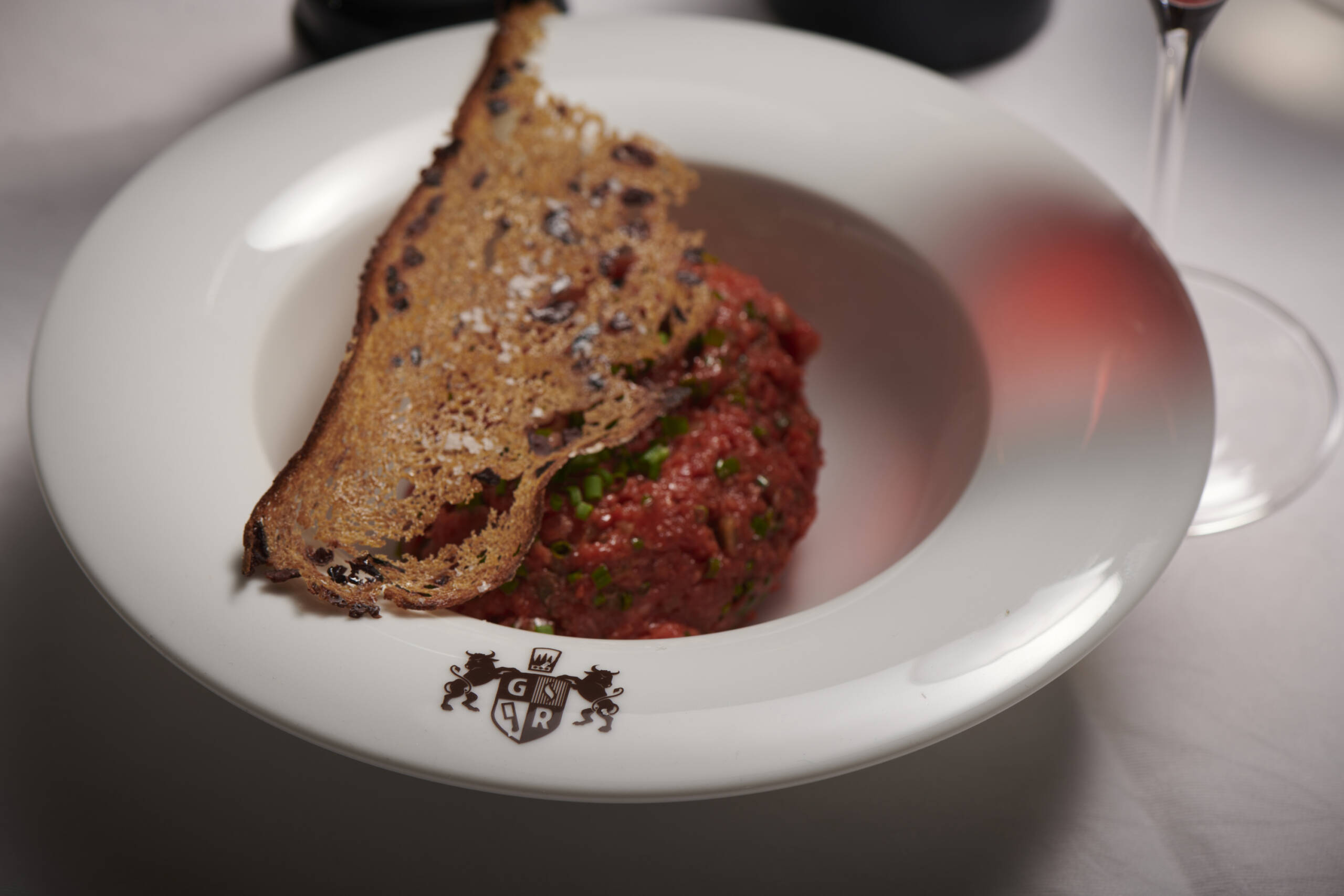 Tartar Rind Grill Royal Hamburg mit Rindertatar | Genuss-Guide