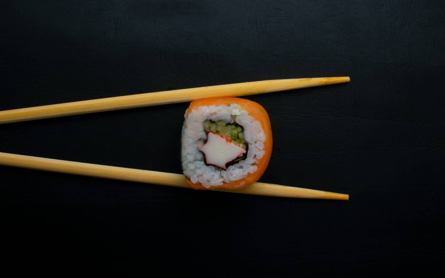 Sushi-Fans kommen im Henssler und Henssler in Altona voll auf ihre Kosten / ©Unsplash/Mahmoud Fawzy