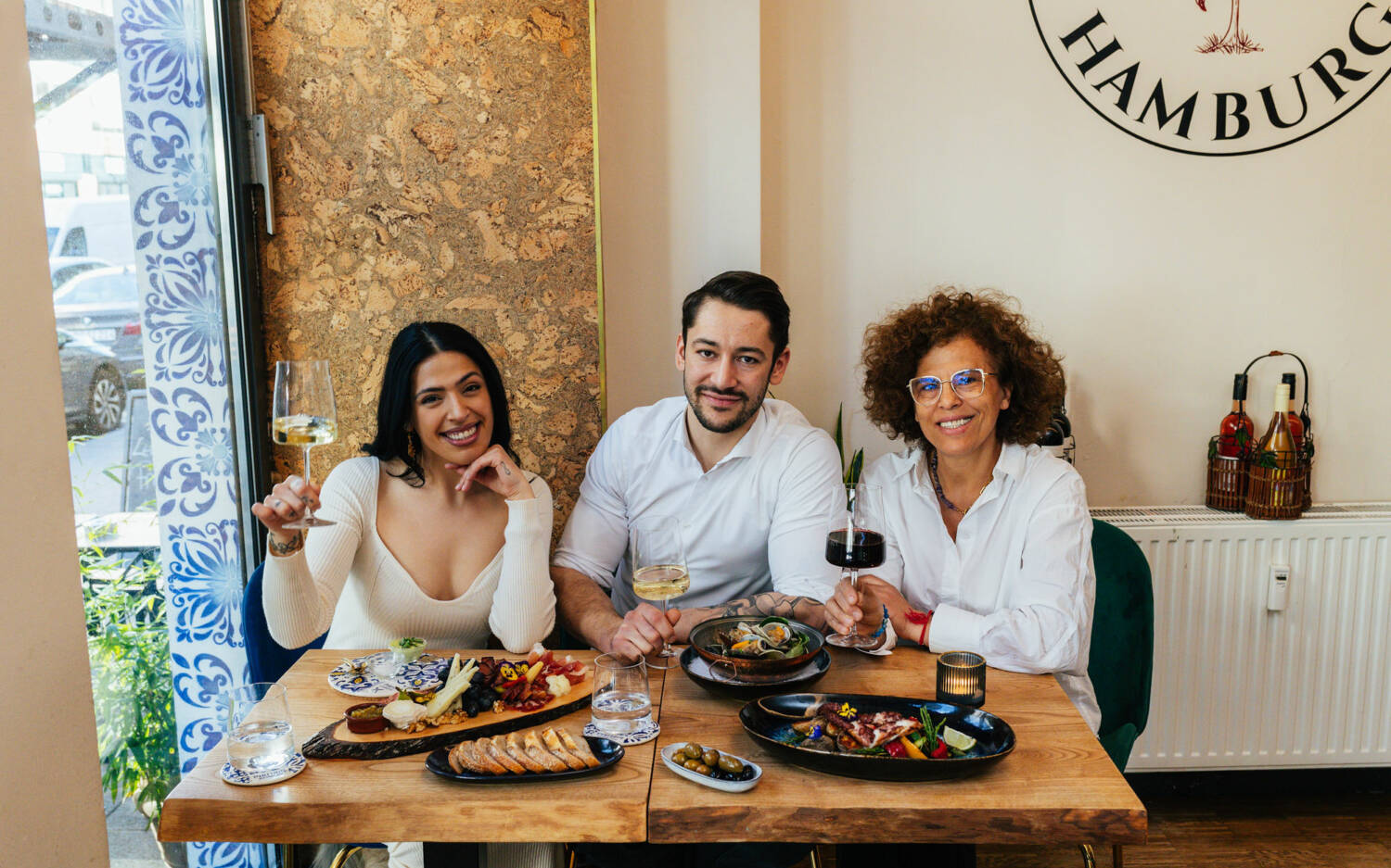Ana Rita Lucas Gomes und ihr Team heißen Gäste in ihrem Restaurant herzlich willkommen / ©Julia Schumacher
