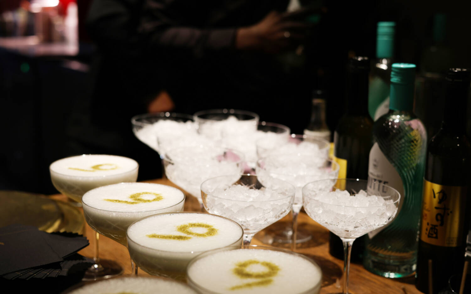 Cremig und mit Schaumkrone: der Signature Drink aus dem Nikkei Nine / ©Johanna Zobel