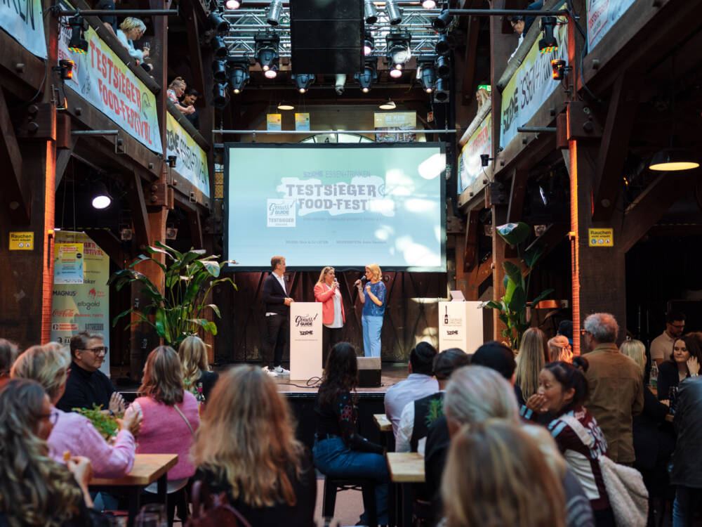 Das erste Testsieger-Food-Festival in der Fabrik mit Anke Harnack als Moderatorin / ©Lisa Holiarchuk