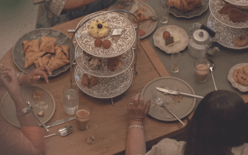 „Die Etagere verkörpert unsere Philosophie:‚The best things are meant to be shared‘.“ – Sonja Rana von Authentikka / ©WHATFORTHAT