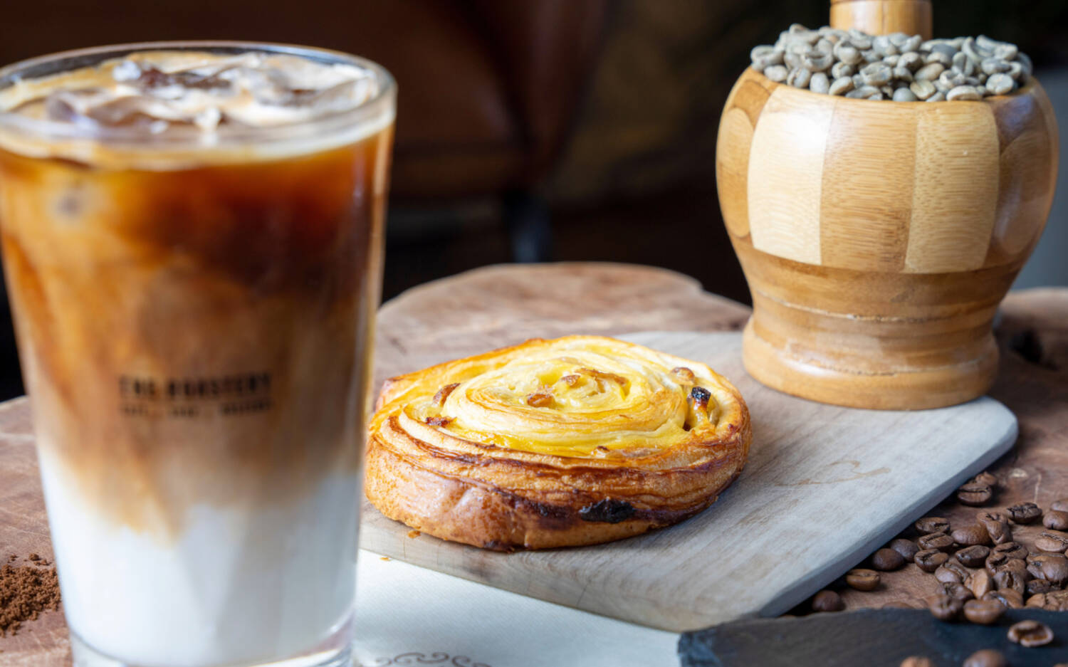 Ein Glas Eiskaffee und ein süßes Gebäck von den Hanseatic Coffee Roasters: ideal für warme Nachmittage /  ©Hanseatic Coffee