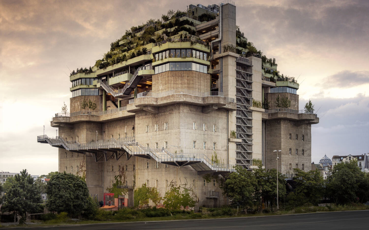 Einst Mahnmal, jetzt Hingucker: der begrünte Bunker / ©MEDIASERVER HAMBURG / HMG / HAMBURGVIEWS