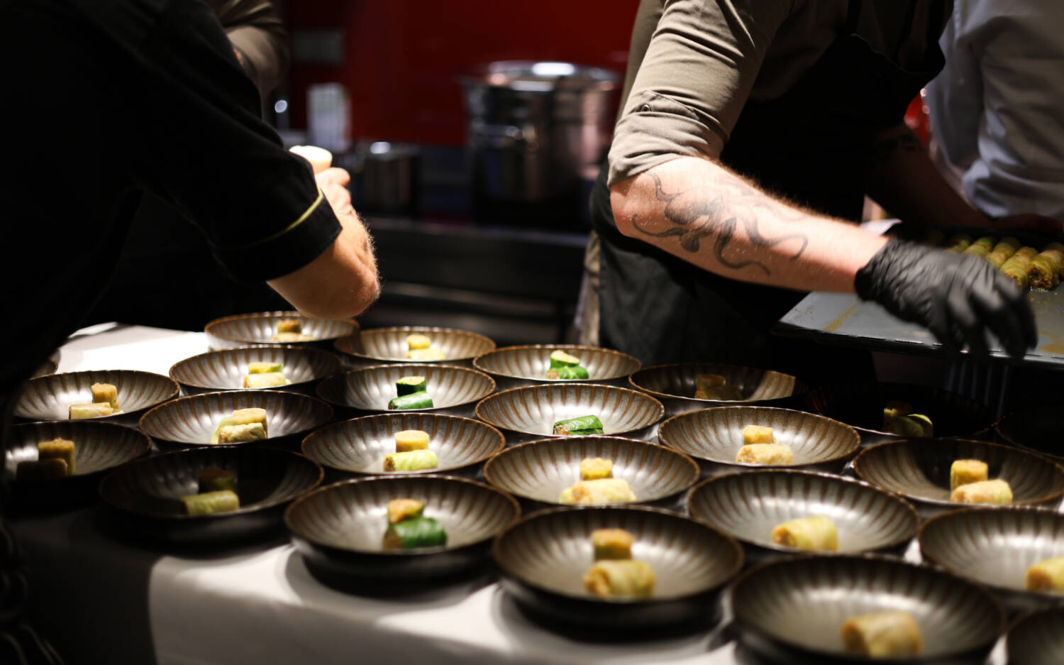 Hand in Hand: Jeder Griff beim ChampionsDinner sitzt / ©Johanna Zobel
