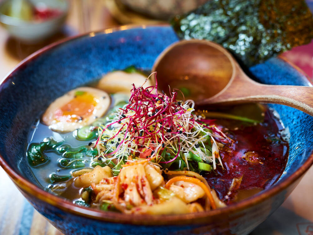 Schafft Abhilfe bei Kater: Die Ramen-Suppe im Ume no Hana weckt bei unseren Testerinnen wieder die Lebensgeister / ©Marc Sill 