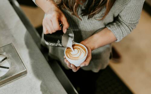 Schönes Design und ansprechendes Ambiente: Das erwartet dich im Mitte! / ©Unsplash/Brooke Cagle