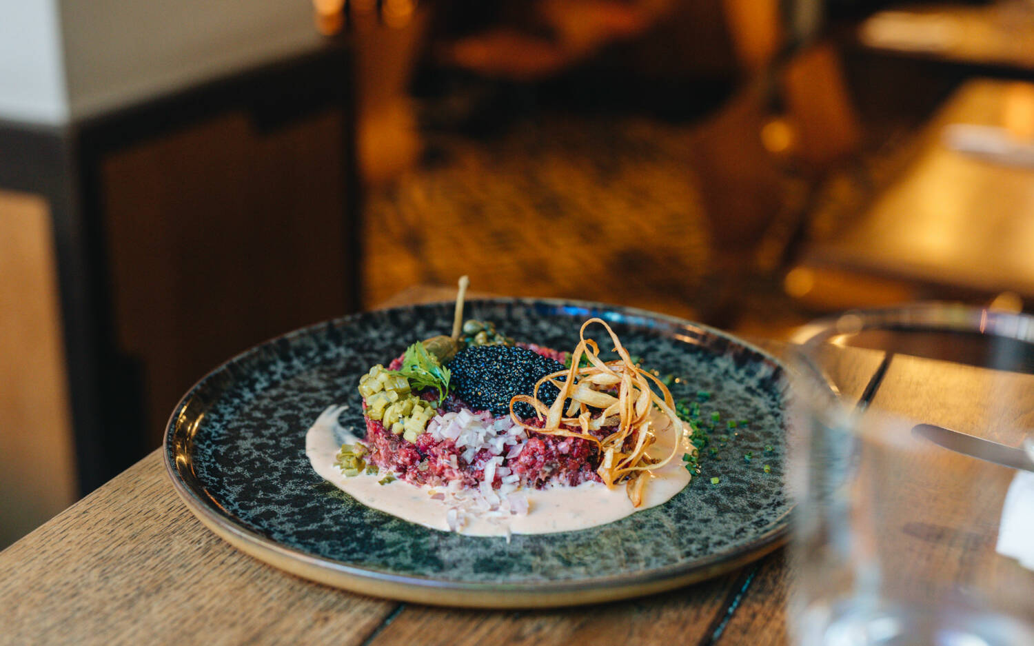Sehr beliebt bei den Gästen des Carmagnole: veganes Tatar mit Algen-Kaviar / ©Julia Schumacher