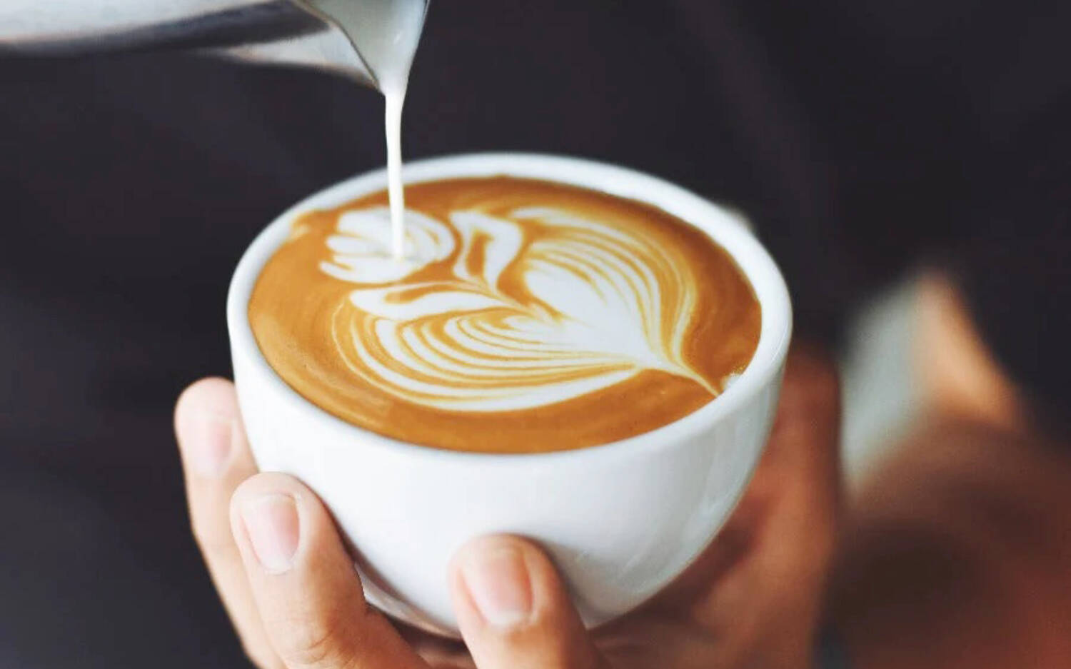 Vollautomaten statt Baristas und Dumpingpreise: Mit dem Siegeszug von günstigen Kaffee-Ketten wie Lap Coffee verliert jahrhundertealte Tradition ihre Menschlichkeit /©Kaffee Akademie Hamburg