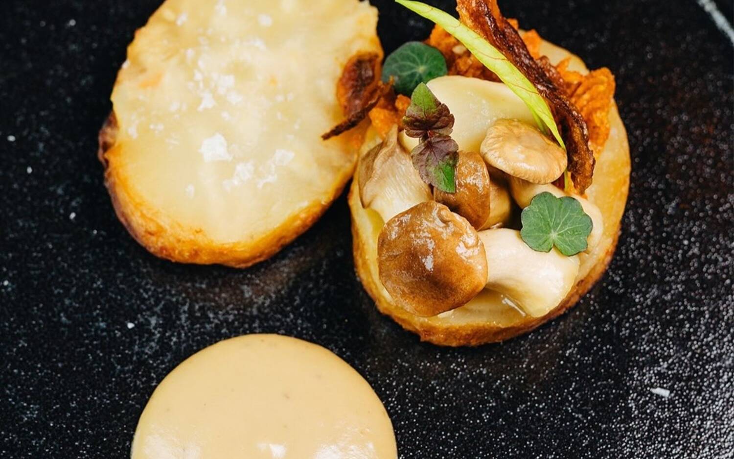 Vom Naya gibt es am 13. September ein  veganes Miso-Sellerie-Steak / ©Naya