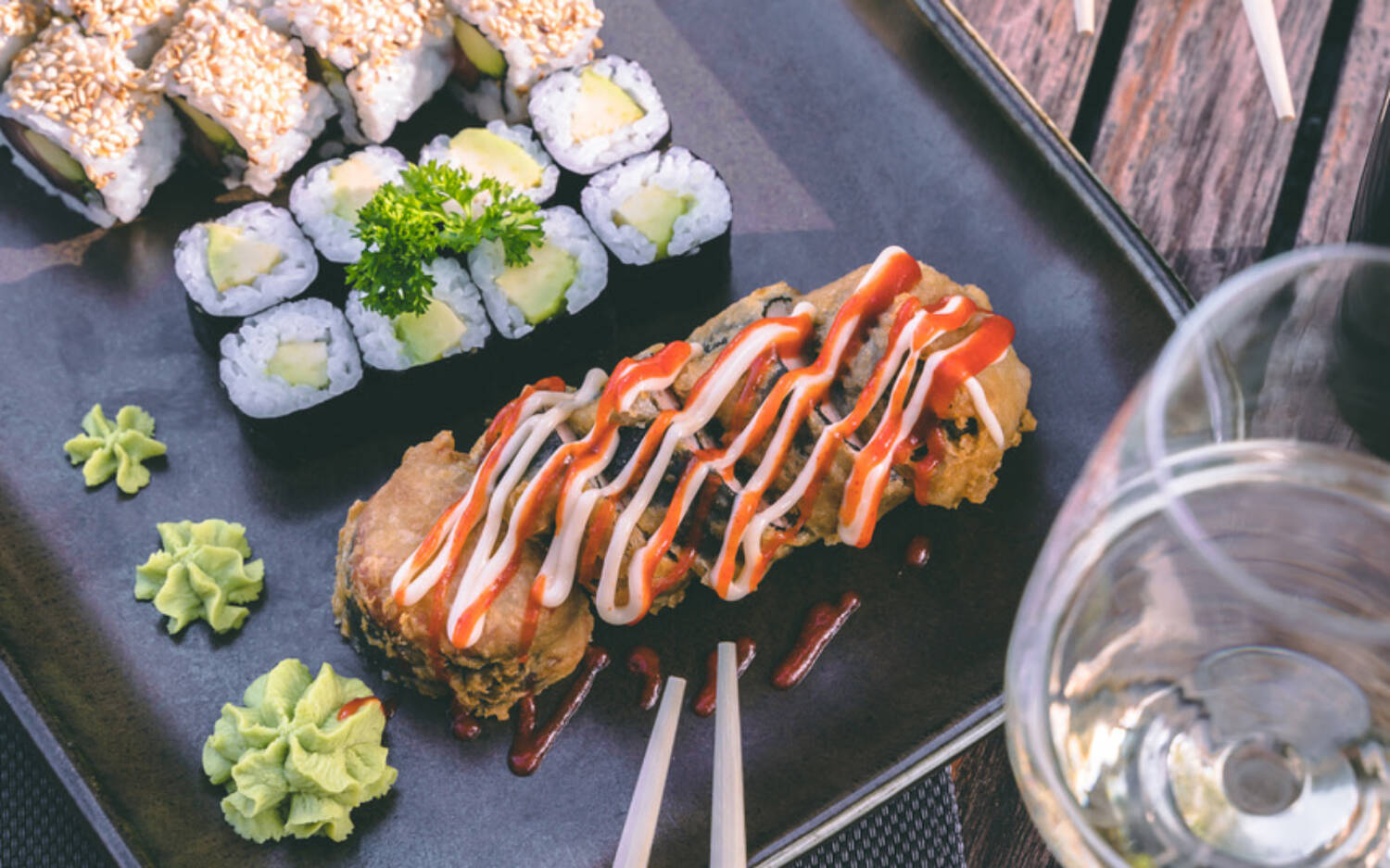 Buntes Sushi und eine große Portion Wasabi: Im Henny’s am Mühlenkamp essen Japan-Fans besonders gut / ©C. Reimer Elbfactory