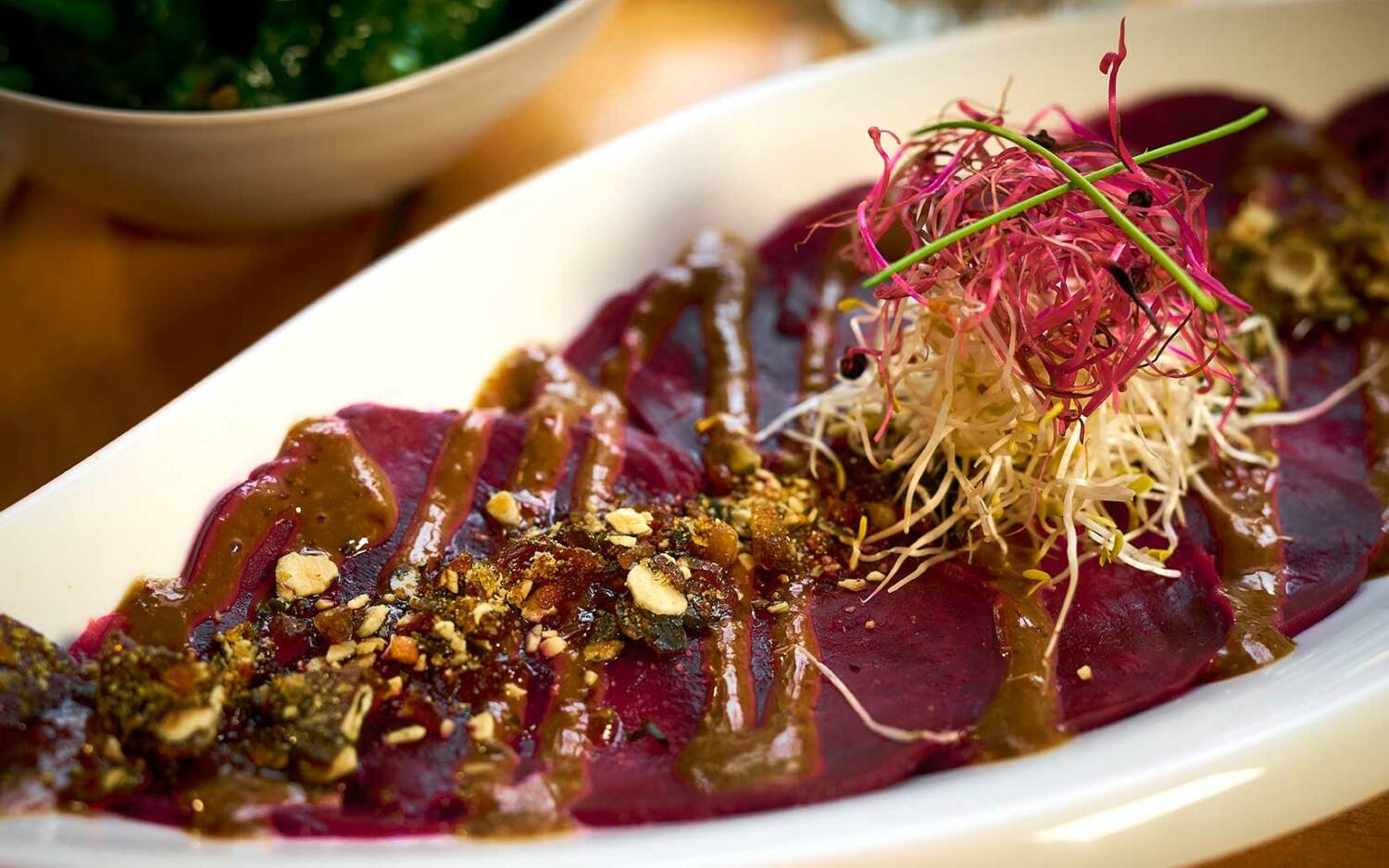 Carpaccio zum Wein? Das Amaranto im Winterhuder Weg serviert Köstliches zum Essen und Trinken / ©Marc Sill