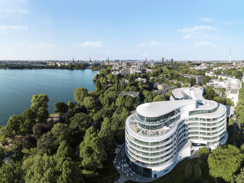 Das The Fontenay in Hamburg ist eines von nur sechs Hotels in Deutschland, die die Höchstauszeichnung des Guide Michelin erhalten haben / ©The Fontenay