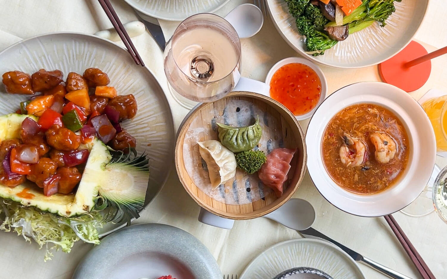 Die Latte hängt hoch: Im Wàh Restaurant im schicken Pöseldorf ist chinesisches Fine-Dining angesagt / ©Johanna Sprave 