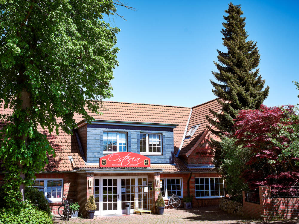Die Osteria ist in einem ehemals „urdeutschen“ Gasthof beheimatet. Und in der anderen Haushälfte gibt’s Pizza / ©Marc Sill