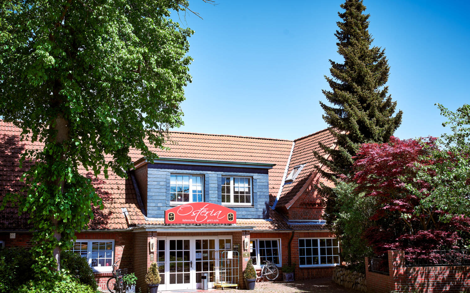 Die Osteria ist in einem ehemals „urdeutschen“ Gasthof beheimatet. Und in der anderen Haushälfte gibt’s Pizza / ©Marc Sill