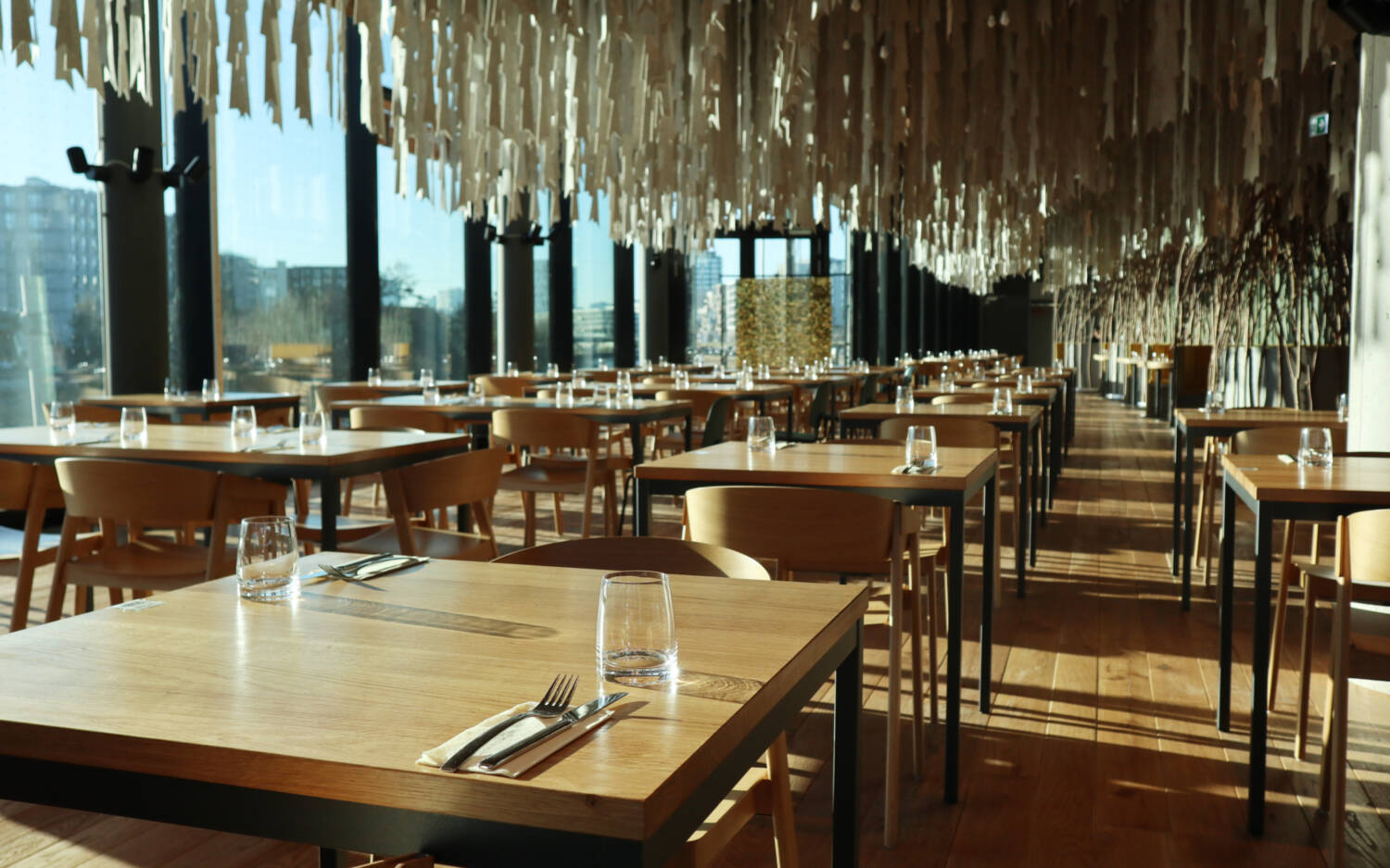 Ein Blickfang: Mit dem modernen Interieur imponiert das Akan Afro Fusion schon vor dem Essen / ©Alina Fedorova