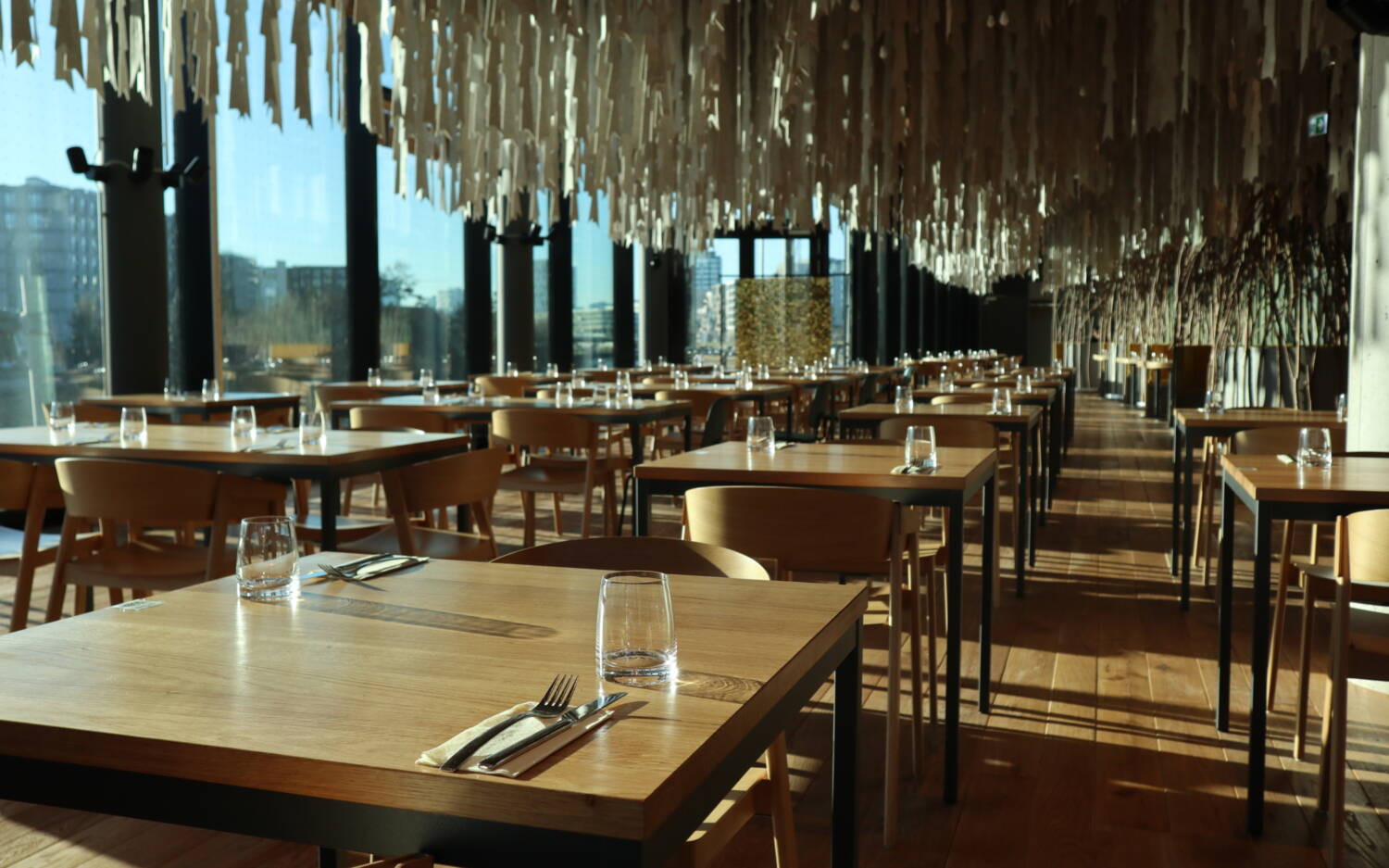 Ein Blickfang: Mit dem modernen Interieur imponiert das Akan Afro Fusion schon vor dem Essen / ©Alina Fedorova