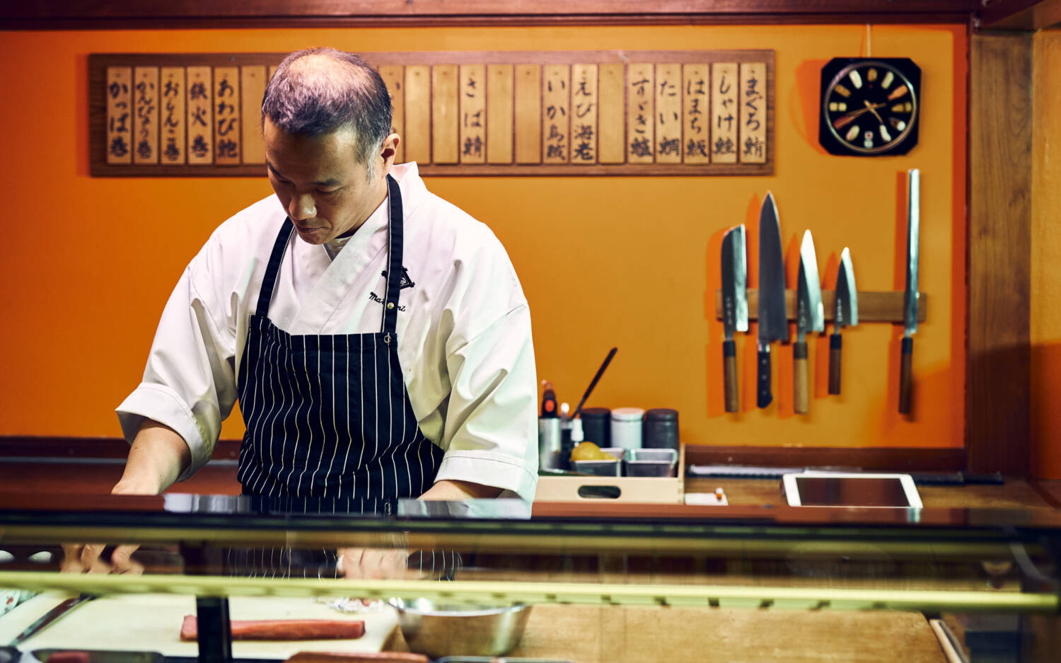 Ein echter Sushi-Meister rollt im Matsumi, dem ältesten japanischen Restaurant in Hamburg / ©Marc Sill 