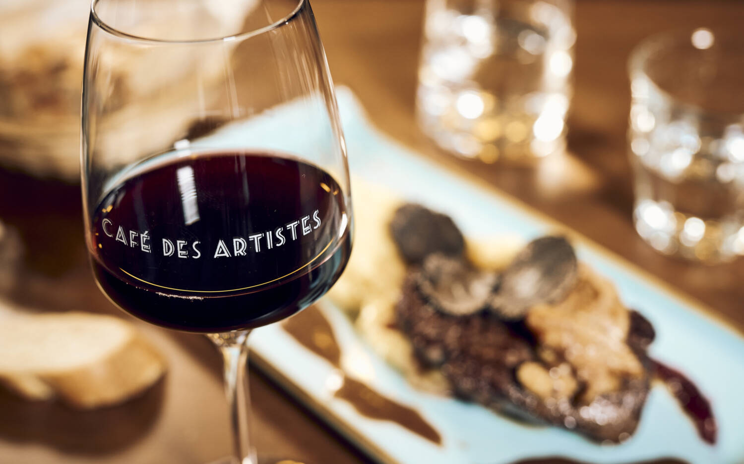 Ein gutes Glas Wein zum Essen rundet den Abend ab / ©Marc Sill 