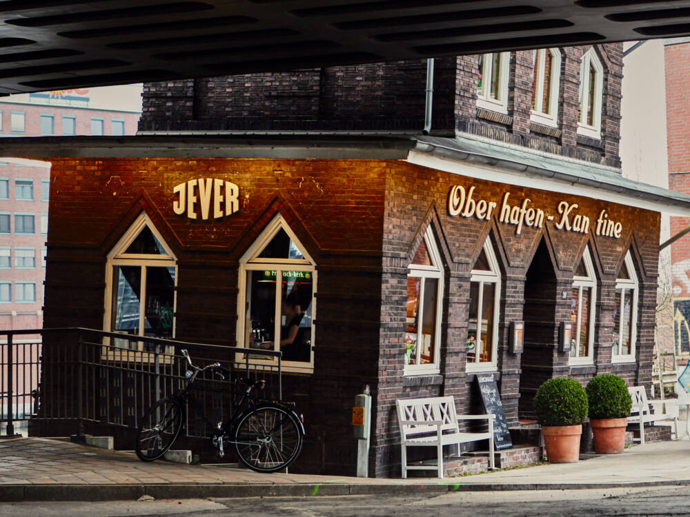 Hundert Jahre alt sind das kleine windschiefe Häuschen und die Oberhafen-Kantine in diesem Jahr geworden / ©Marc Sill
